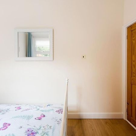 Bikki Apartments - 2 Bedroom Harrow Exterior photo